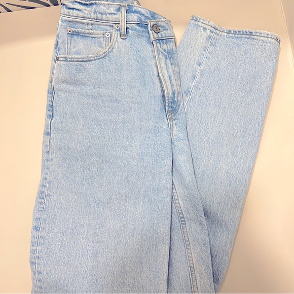 A&F High Rise 90s Relaxed Jean - Picture 6 of 8